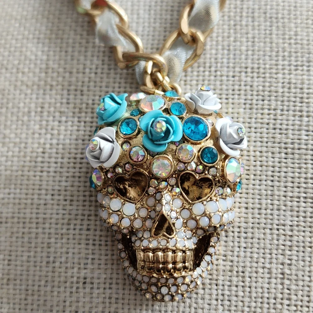 NWT Betsey Johnson sugar skull necklace